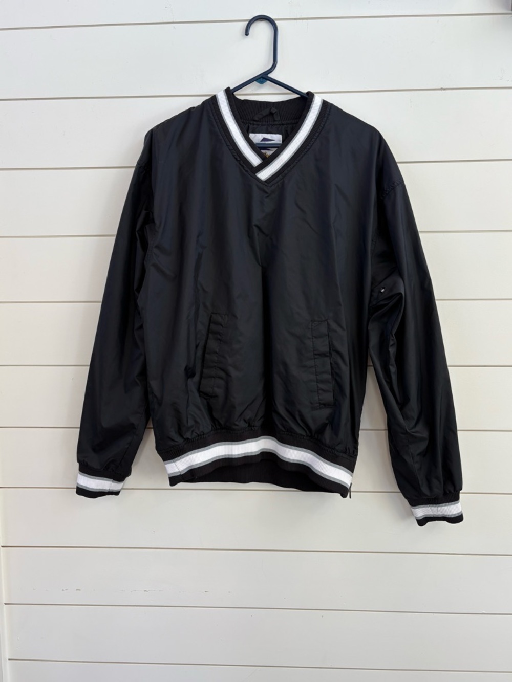 90’s Men's Eastbay Black V-Neck Windbreaker